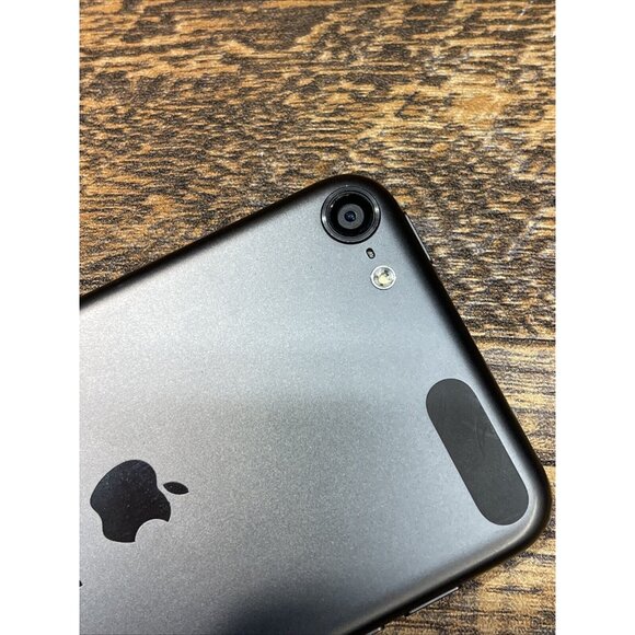 Apple iPod Touch 6th Generation Gray 32GB Model: A1574 W/ Cable & Adapter - Picture 3 of 7